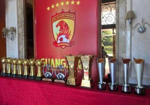 名记： 恒大拜仁荣膺中超联赛中国足协杯双料冠军「弘扬中国足球文化」 宣布失败